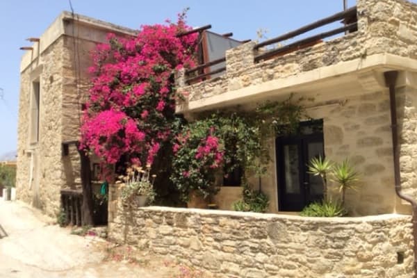 House sit in Pitsídia, Greece
