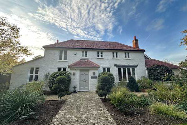 House sit in Ascot, United Kingdom