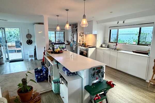 House sit in Raby Bay, QLD, Australia