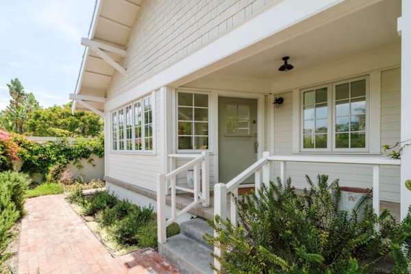 House sit in Los Angeles, CA, US