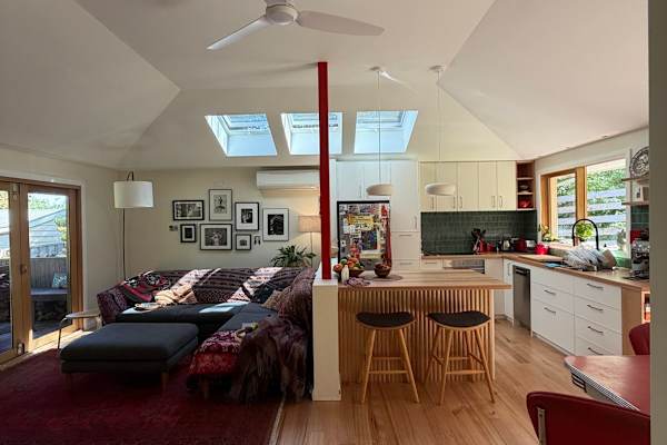 House sit in Woodend, VIC, Australia