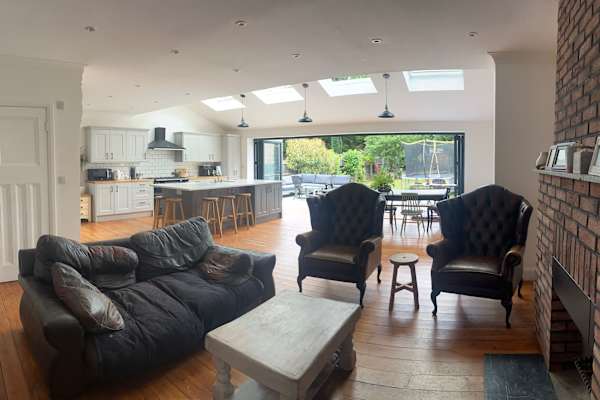House sit in Esher, United Kingdom