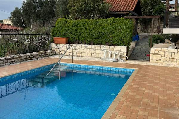 House sit in Tavronítis, Greece