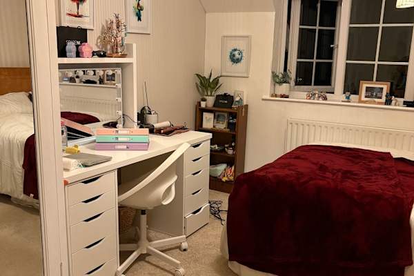 House sit in Farnham, United Kingdom