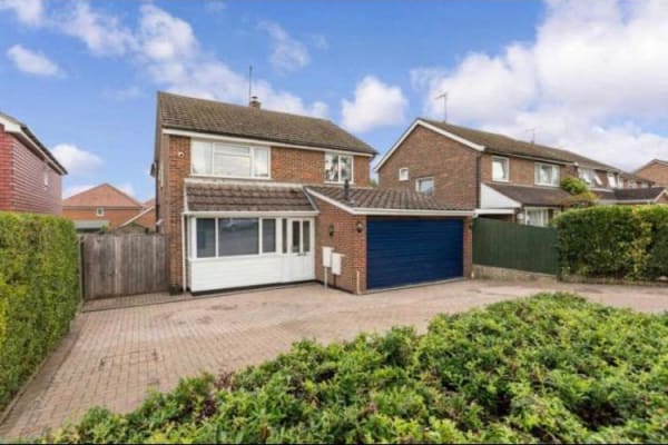 House sit in Southwater, United Kingdom