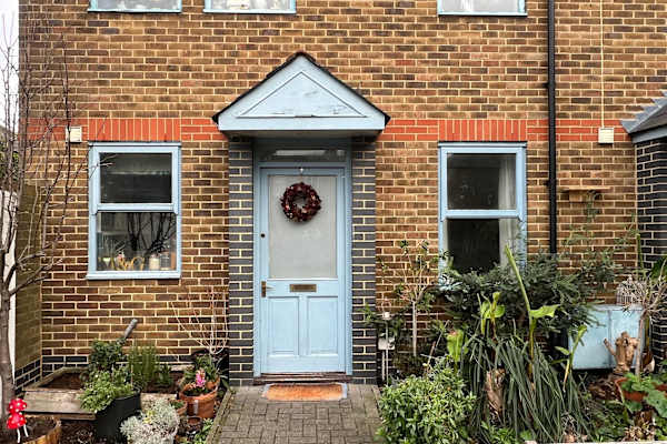 House sit in Dalston, United Kingdom