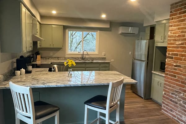 House sit in Gold Hill, OR, US