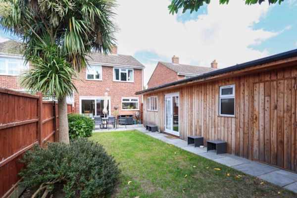 House sit in Walton-on-Thames, United Kingdom