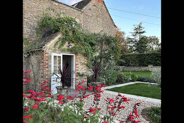 House sit in Malmesbury, United Kingdom