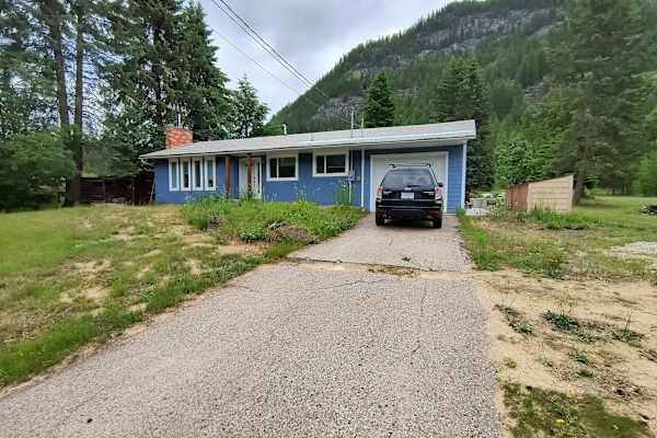 House sit in Castlegar, BC, Canada