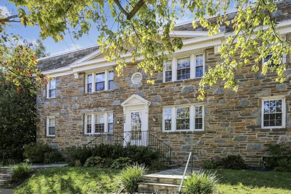 House sit in Alexandria, VA, US