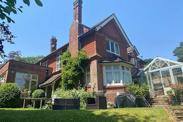House sit in Petersfield, United Kingdom