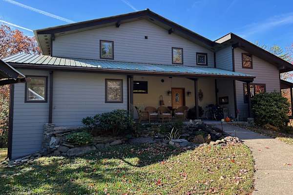 House sit in Crozet, VA, US