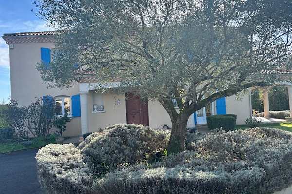 House sit in Balzac, France