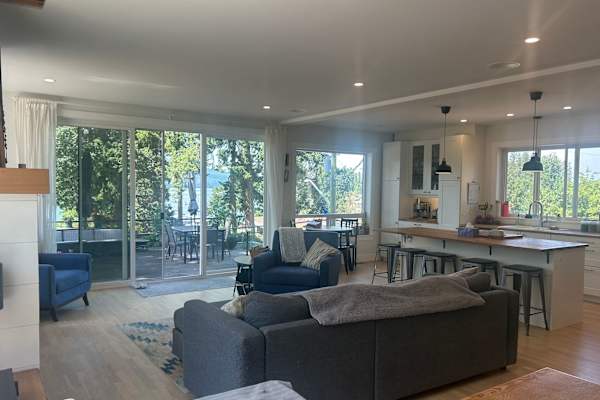 House sit in Brentwood Bay, BC, Canada