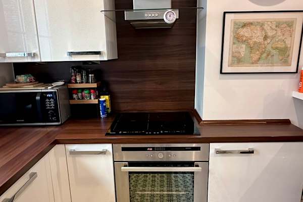 House sit in Paris, France