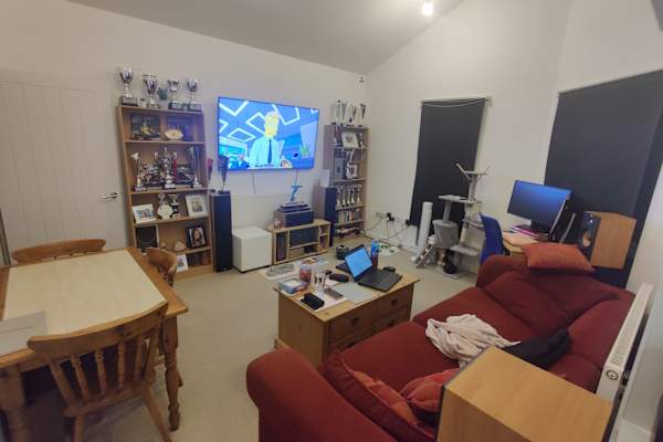 House sit in Redhill, United Kingdom