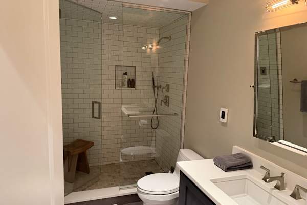 House sit in Chicago, IL, US