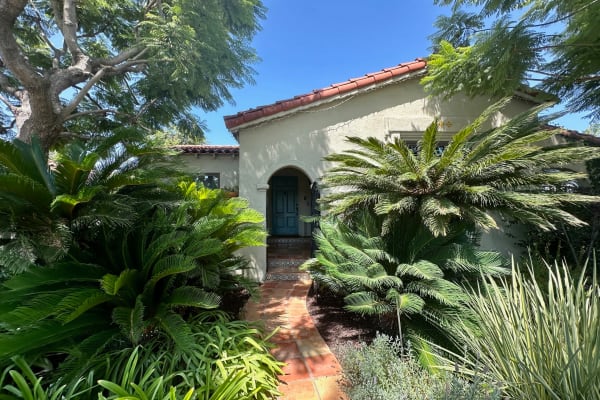 House sit in Culver City, CA, US