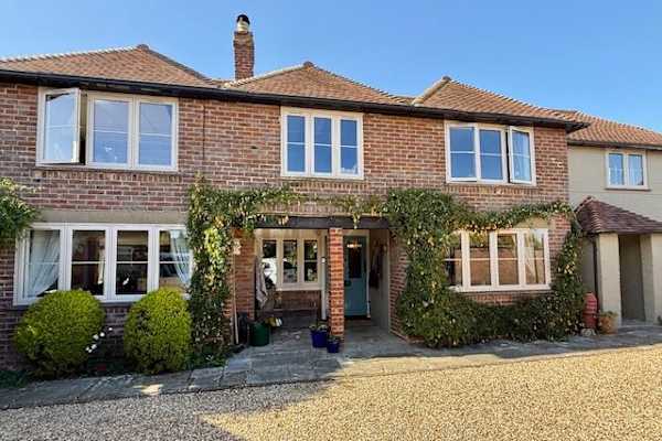 House sit in Lymington, United Kingdom