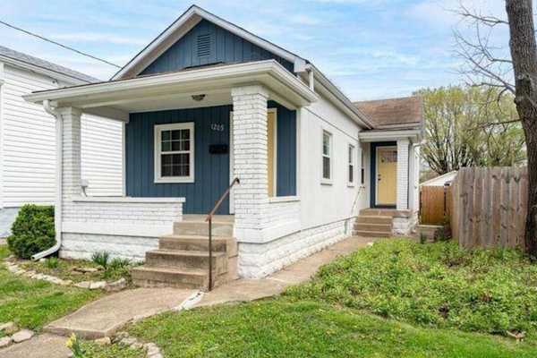 House sit in Louisville, KY, US