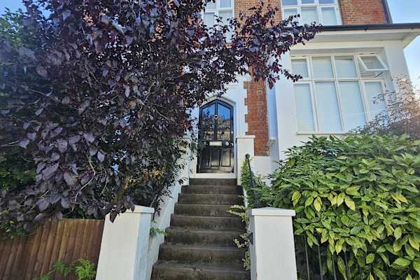 House sit in London, United Kingdom