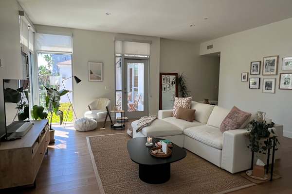 House sit in West Hollywood, CA, US