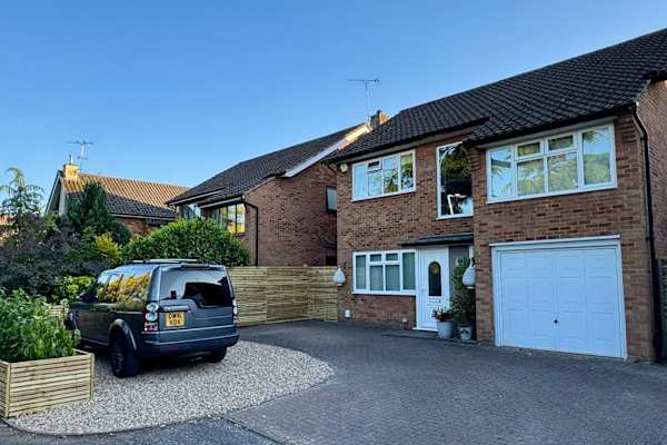 House sit in Old Windsor, United Kingdom