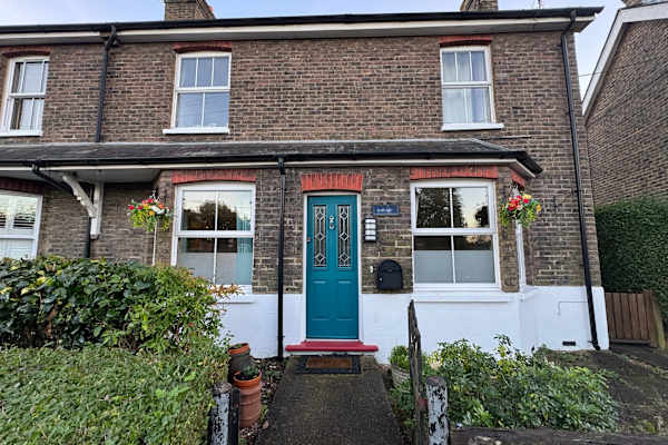 House sit in Crawley, United Kingdom
