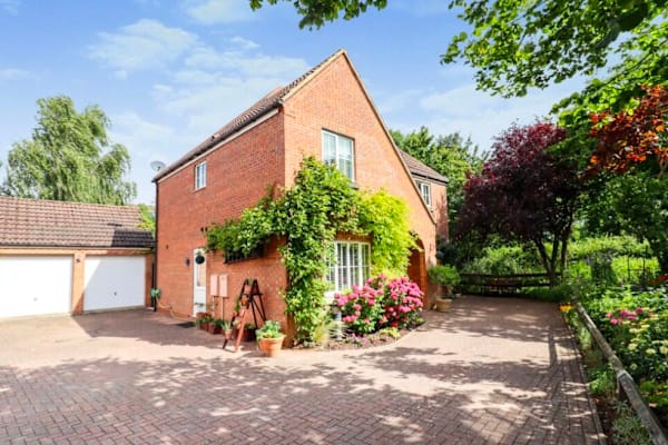 House sit in Dunchurch, United Kingdom