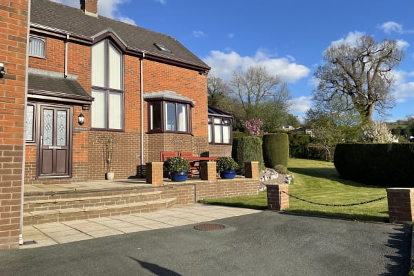 House sit in Llanfair Caereinion, United Kingdom