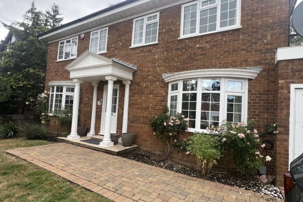 House sit in Cobham, United Kingdom