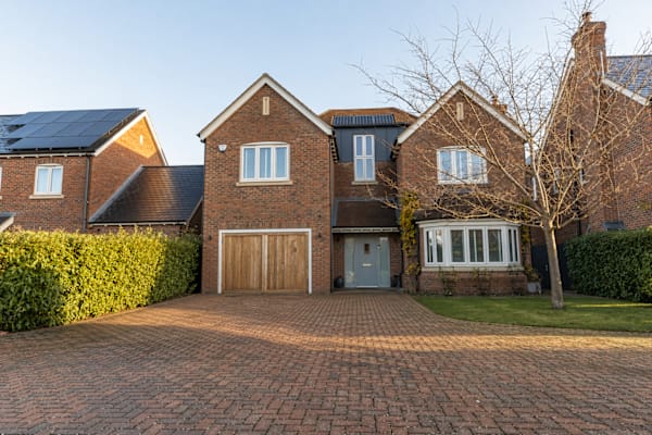House sit in Weston Turville, United Kingdom