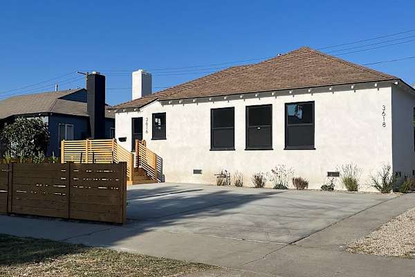 House sit in Los Angeles, CA, US