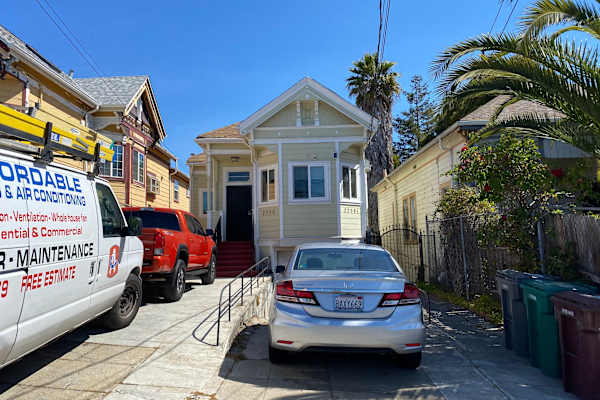 House sit in Oakland, CA, US