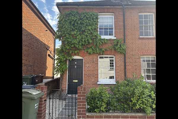 House sit in Guildford, United Kingdom