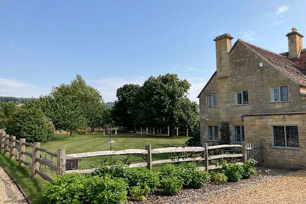 House sit in Broadway, United Kingdom