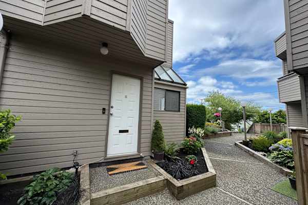 House sit in North Vancouver, BC, Canada