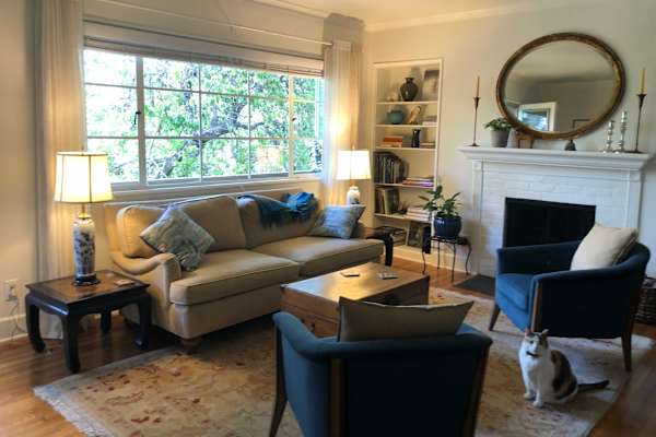 House sit in Los Angeles, CA, US