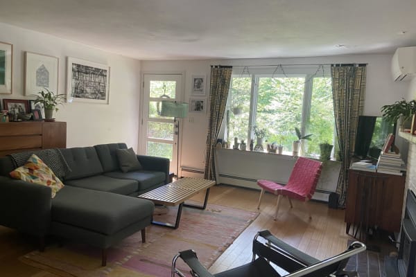 House sit in Amherst Center, MA, US