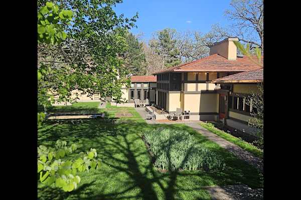 House sit in Riverside, IL, US