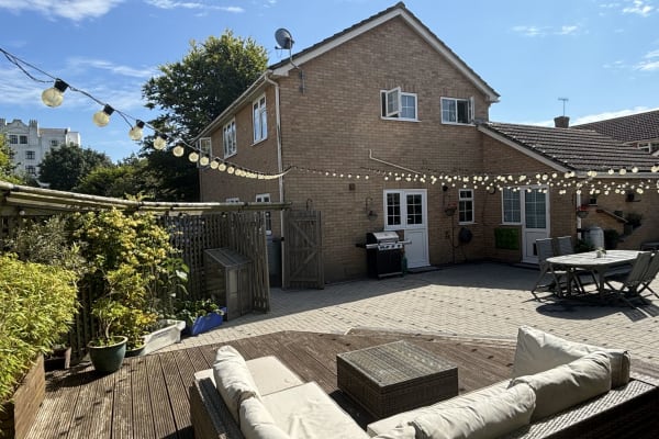 House sit in Worthing, United Kingdom