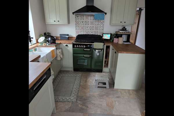 House sit in Thornbury, United Kingdom