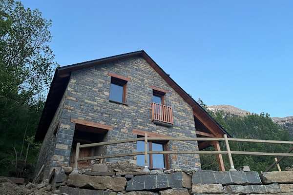 House sit in Hoz de Jaca, Spain