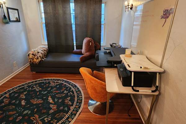 House sit in Los Angeles, CA, US