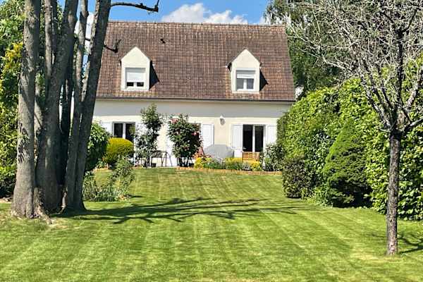 House sit in Saint-Nom-la-Bretêche, France
