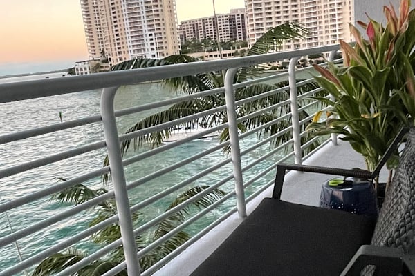 House sit in Miami, FL, US