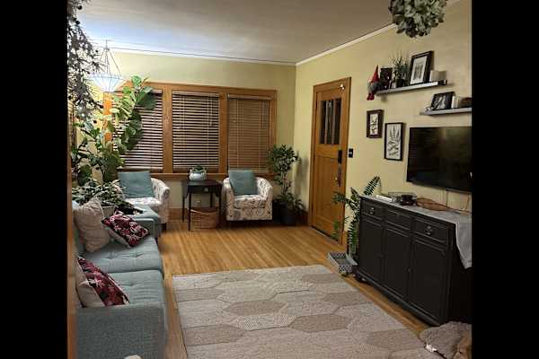 House sit in Minneapolis, MN, US