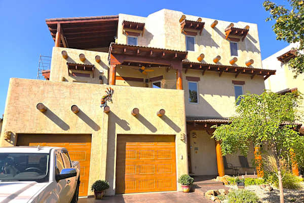 House sit in Penticton, BC, Canada