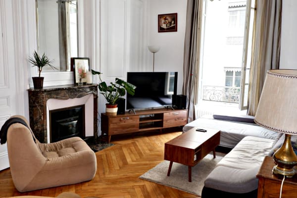 House sit in Lyon, France